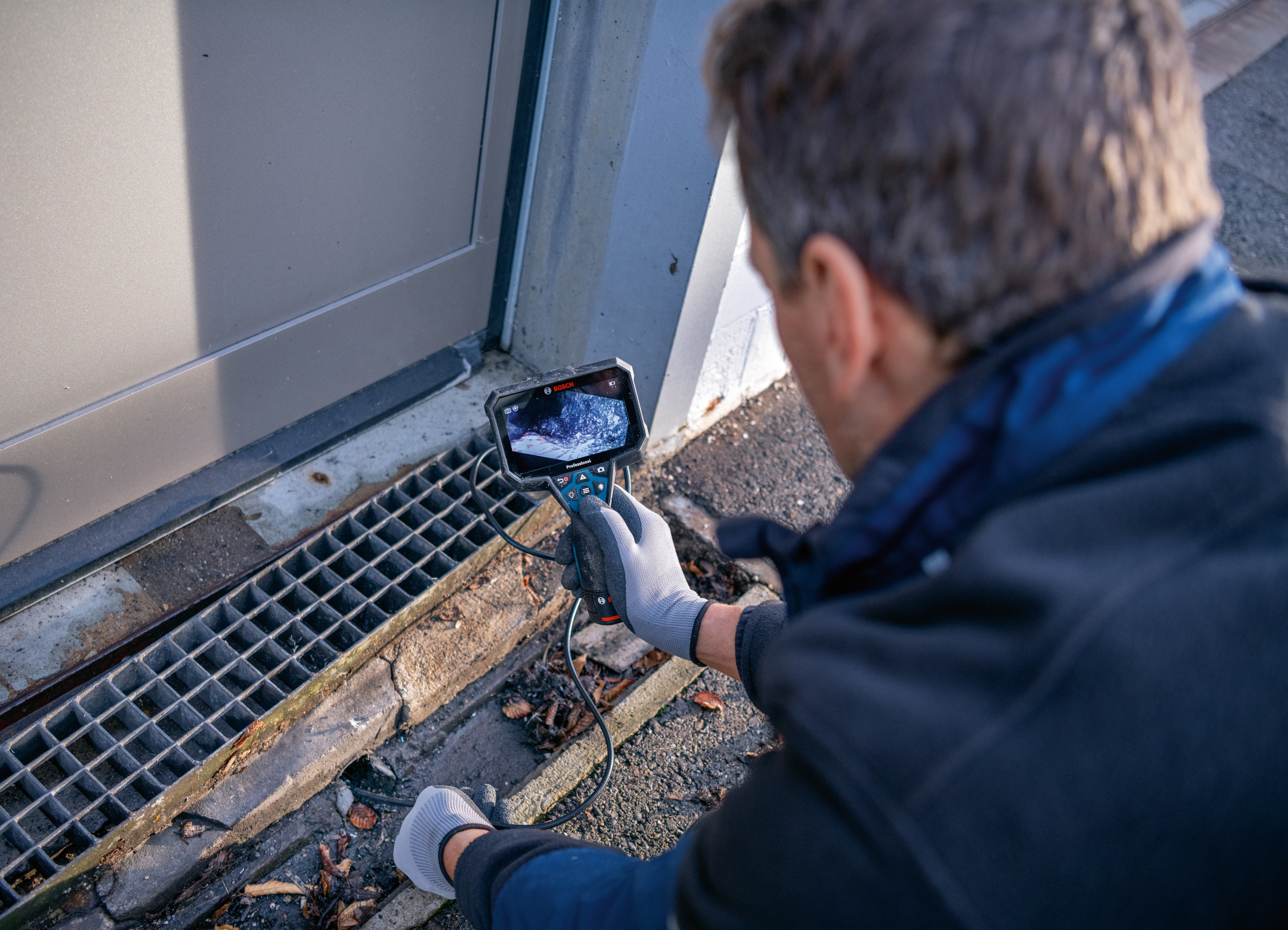 Rychlé prohlížení vnitřku potrubí, kanalizace nebo šachet: Dvě nové inspekční kamery Bosch pro profesionály